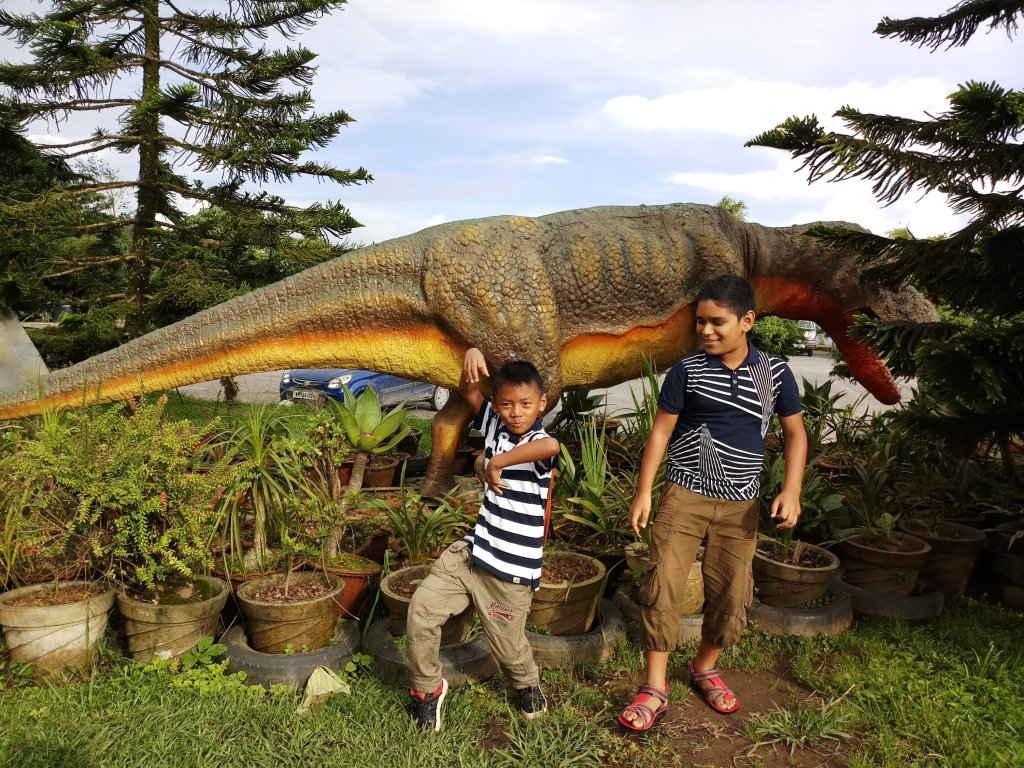 Pics of kids with dinosaurs at science center in kalimpong 