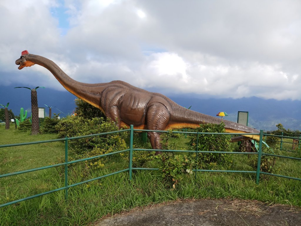 Pic of huge dinosaurs outside the science center kalimpong