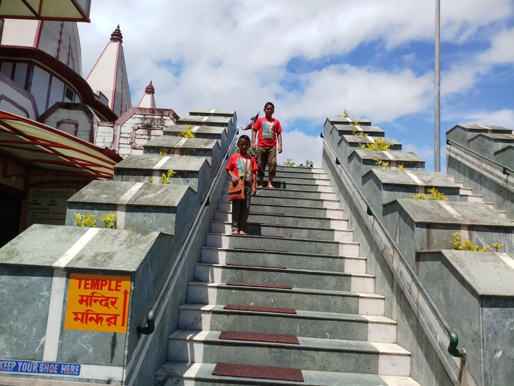 Pic of kids on staircase at Mangal Dham Mandir
