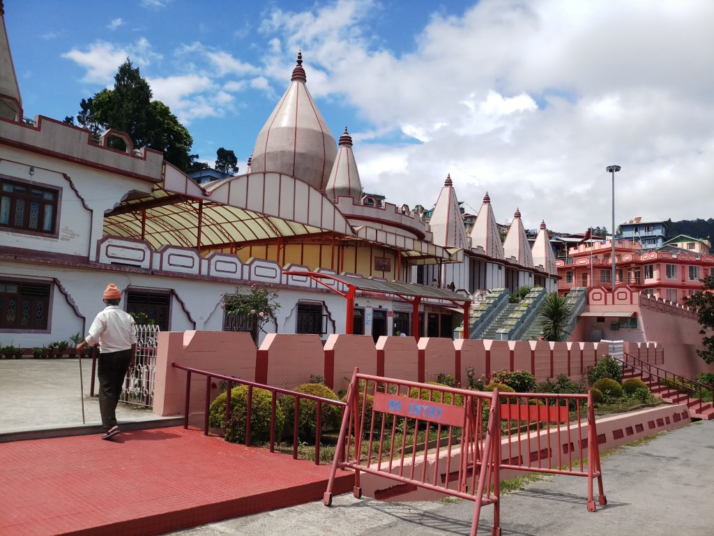 Outside view of Mangal Dham Mandir in Kalimpong